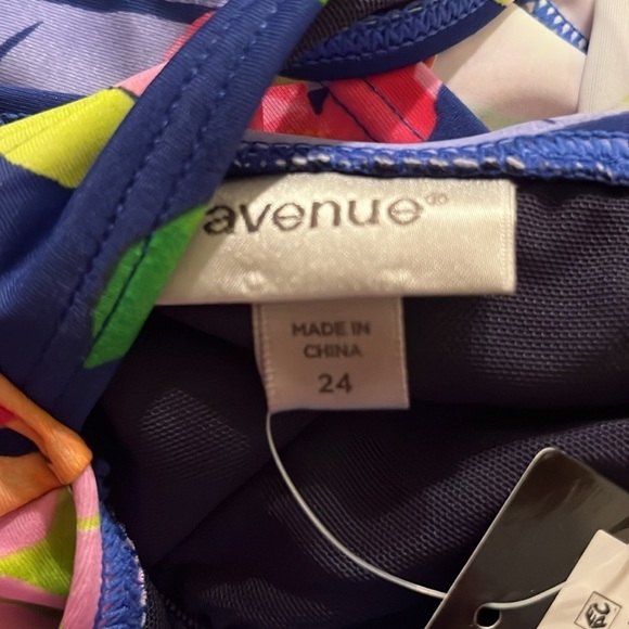 NWT Avenue Women's Swim-Dress with a Halter Back - Picture 9 of 9